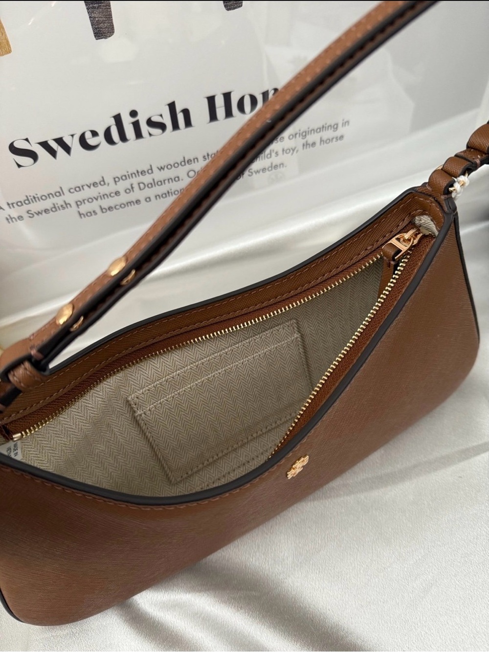 Tory Burch Emerson Shoulder Bag - Picture 8 of 9